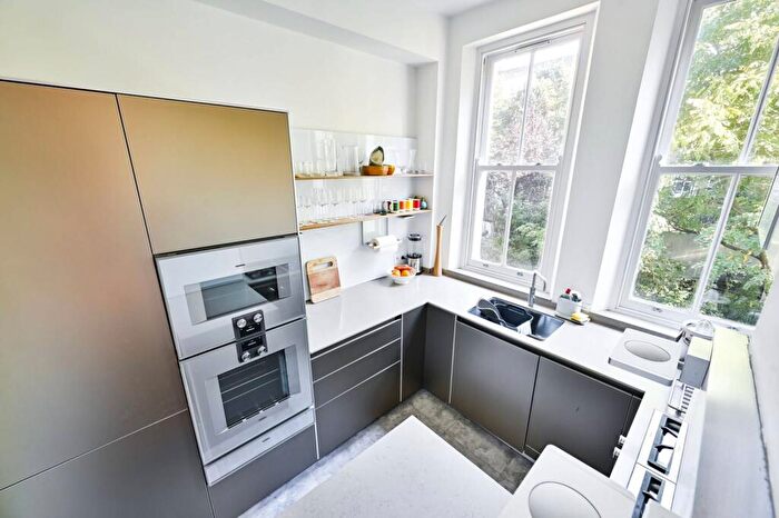 2 Bedroom Flat For Sale In Coleherne Road, Chelsea, London, SW10