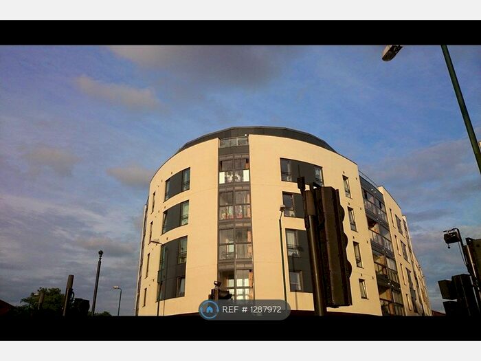 2 Bedroom Flat To Rent In High Road, London NW10