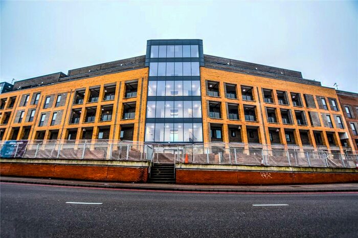 2 Bedroom Apartment To Rent In Amber Court, Bowes Road, N11