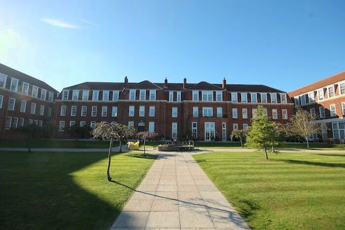 2 Bedroom Flat For Sale In Hall Park Road, Hunmanby, YO14