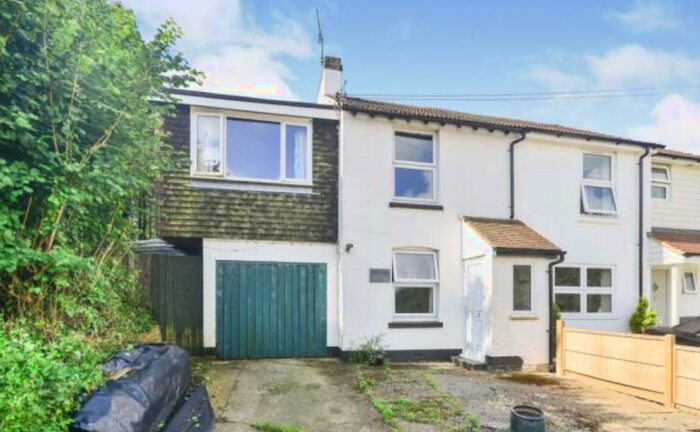 3 Bedroom Semi-Detached House For Sale In Duck Street, CT4