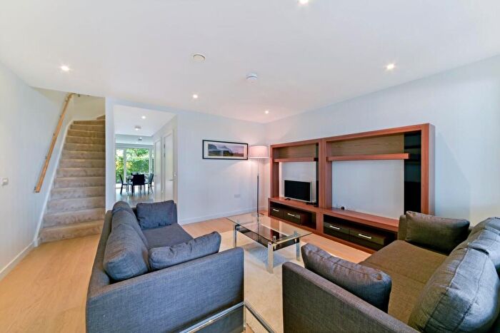 3 Bedroom Flat To Rent In Heygate Street, Elephant Park, Elephant & Castle, London, SE17