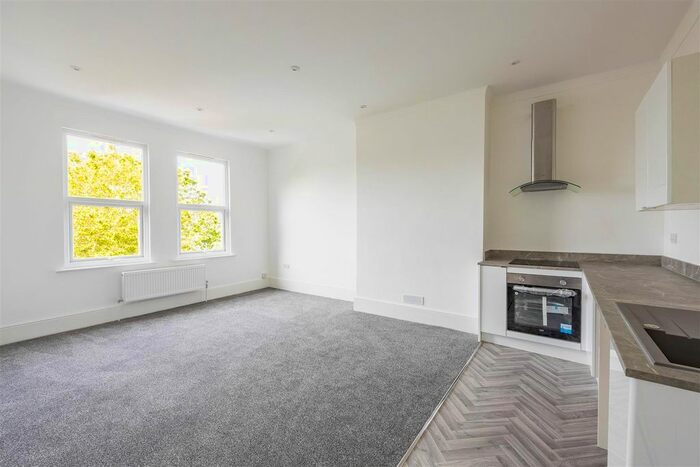 1 Bedroom Flat To Rent In Anerley Road, Westcliff-On-Sea, SS0