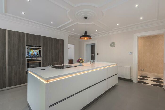 2 Bedroom End Of Terrace House To Rent In Brockenhurst Road Ascot, SL5