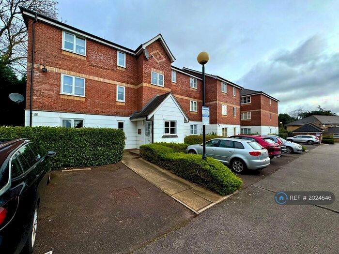 2 Bedroom Flat To Rent In Leigh Hunt Drive, London, N14