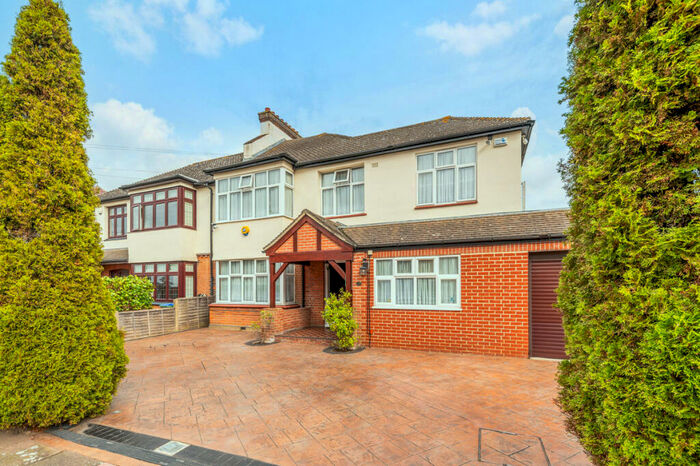 6 Bedroom Semi-Detached House To Rent In Farwell Road, Sidcup, DA14