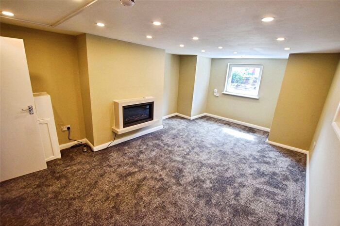 1 Bedroom Flat To Rent In Cross Flatts Avenue, Leeds, West Yorkshire, LS11