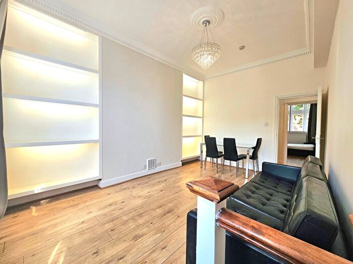 2 Bedroom Flat To Rent In Hornton Street, London, W8