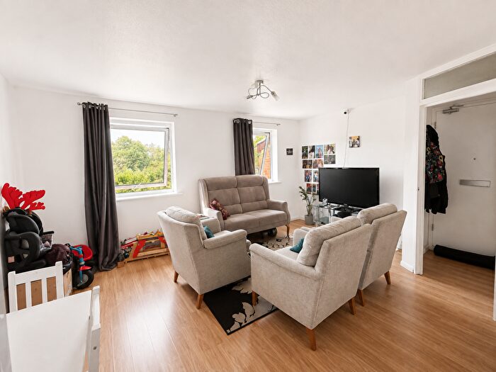 2 Bedroom Flat For Sale In Valley Green, Hemel Hempstead, Hertfordshire, HP2