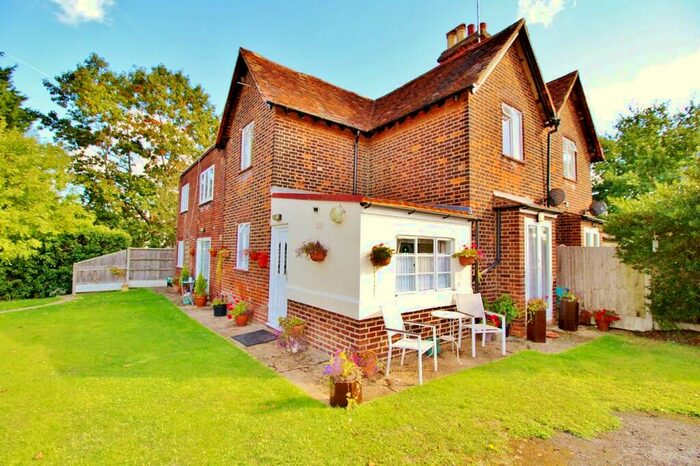 1 Bedroom Flat To Rent In Stapleford Road, Stapleford Tawney, RM4