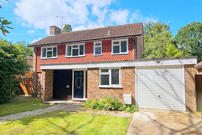 3 Bedroom Detached House To Rent In Milton Mount Avenue, Crawley, West Sussex., RH10