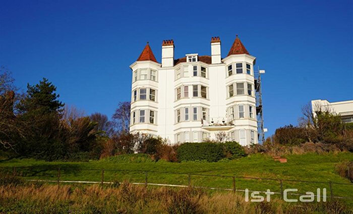2 Bedroom Flat For Sale In San Remo Parade, Westcliff-On-Sea, SS0