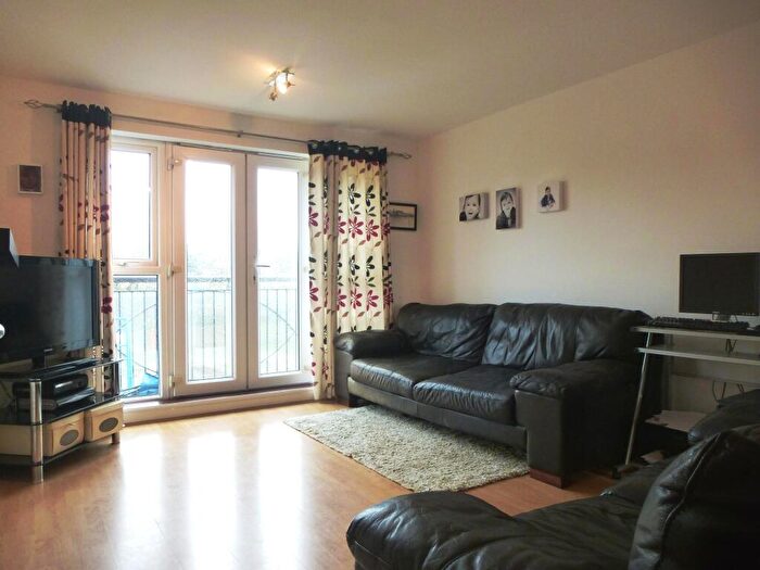 2 Bedroom Apartment To Rent In Denham Road, Whetstone, N20