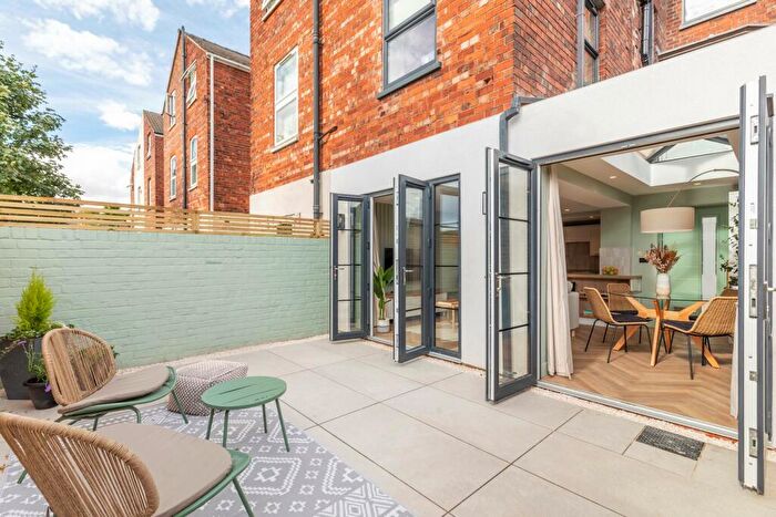 2 Bedroom Apartment To Rent In Yarborough Road - Bedroom En Suite Apt - /, LN1