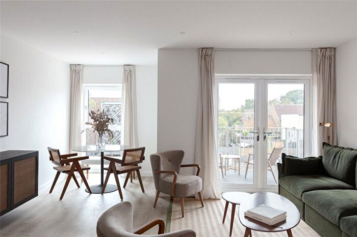 2 Bedroom Flat For Sale In Station Road, Paddock Wood, Kent, TN12