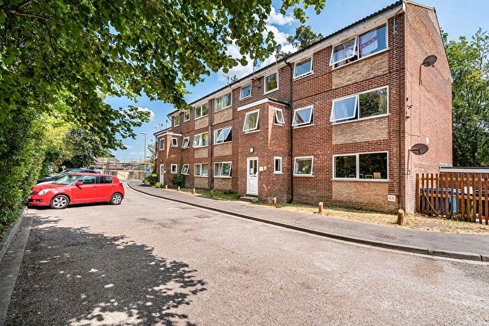 3 Bedroom Flat For Sale In Kings Road, Fleet, Hampshire, GU51