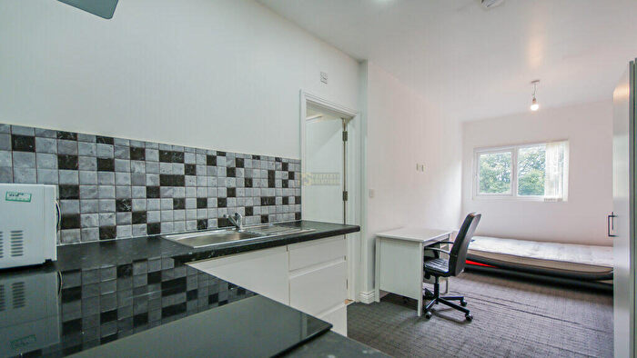 6 Bedroom Terraced House To Rent In Heeley Road, Selly Oak, Birmingham, B29