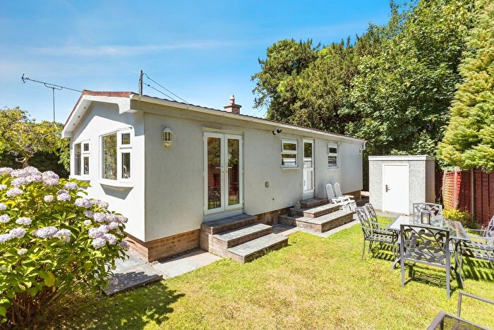 2 Bedroom Property For Sale In Kestrel Walk, Turners Hill Park, Turners Hill, Crawley, RH10