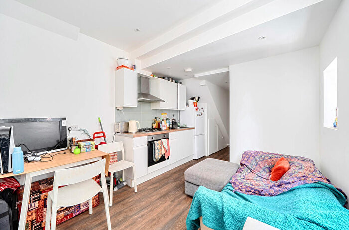 2 Bedroom Apartment To Rent In Broadhurst Gardens, West Hampstead, London, NW6