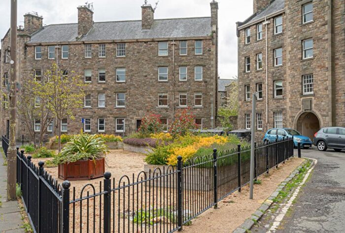 2 Bedroom Flat To Rent In Pleasance, Edinburgh, EH8
