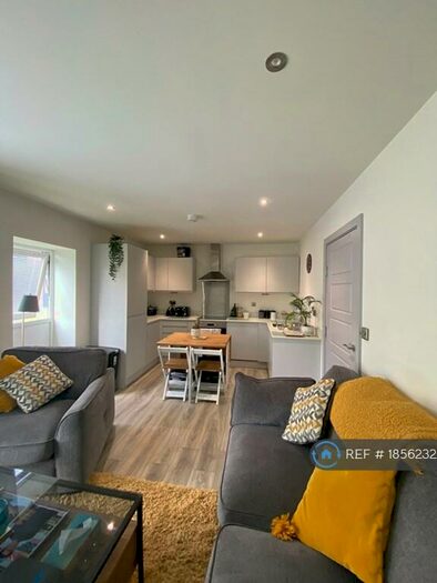 2 Bedroom Flat To Rent In Trinity Court, Leeds, LS9