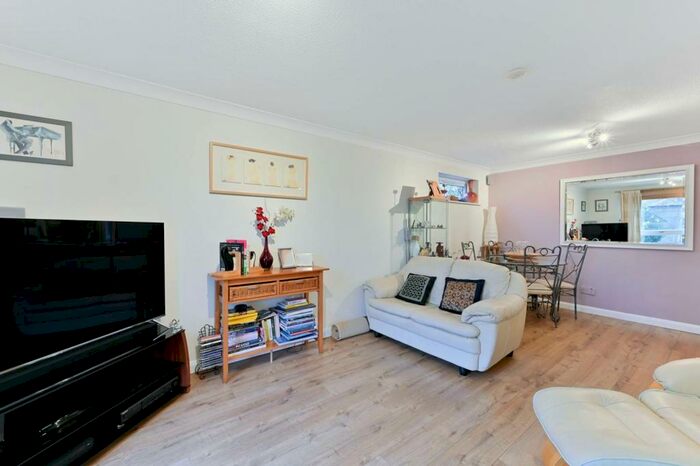 2 Bedroom Flat To Rent In Hurst Road, South Croydon, Croydon, CR0