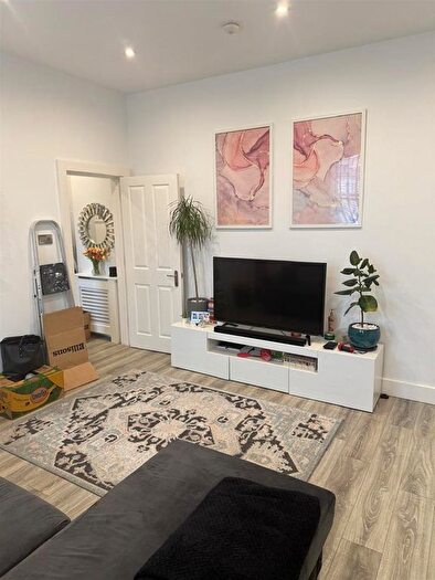 1 Bedroom Flat To Rent In Oakdale Road, SW16