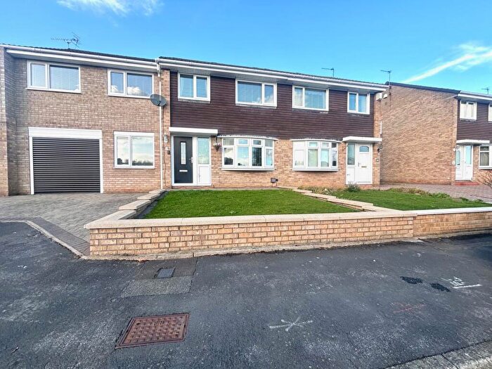 4 Bedroom Semi-Detached House To Rent In Thorntons Close, Pelton, DH2