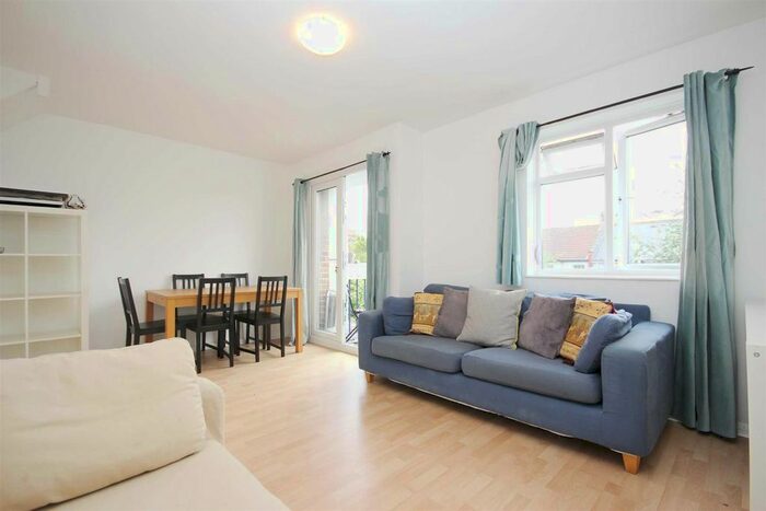 2 Bedroom Flat To Rent In Livingstone Court, Matlock Road, Leyton, E10