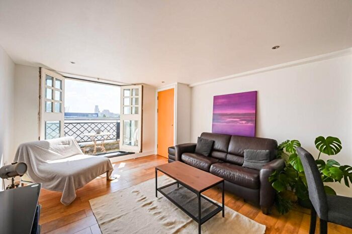 2 Bedroom Flat To Rent In Concordia Wharf, Isle Of Dogs, London, E14
