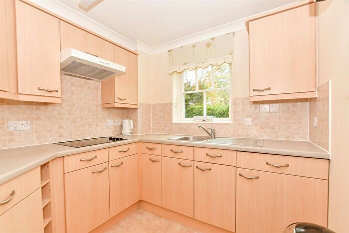 1 Bedroom Flat For Sale In Massetts Road, Horley, Surrey, RH6