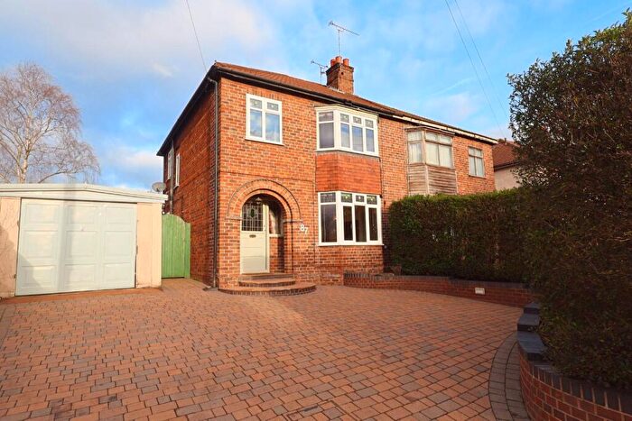 3 Bedroom Semi Detached House For Sale In Green Lane, Vicars Cross, Chester, CH3