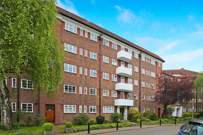 2 Bedroom Flat To Rent In Courtlands, Sheen Road, Richmond, TW10