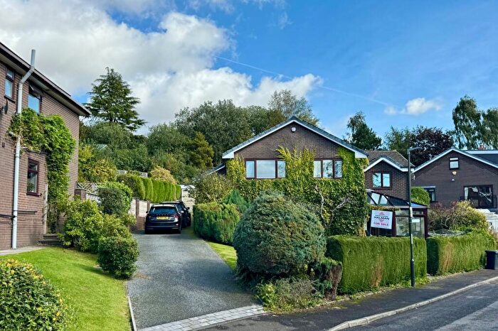 5 Bedroom Detached House For Sale In Haywards Close, Glossop, SK13
