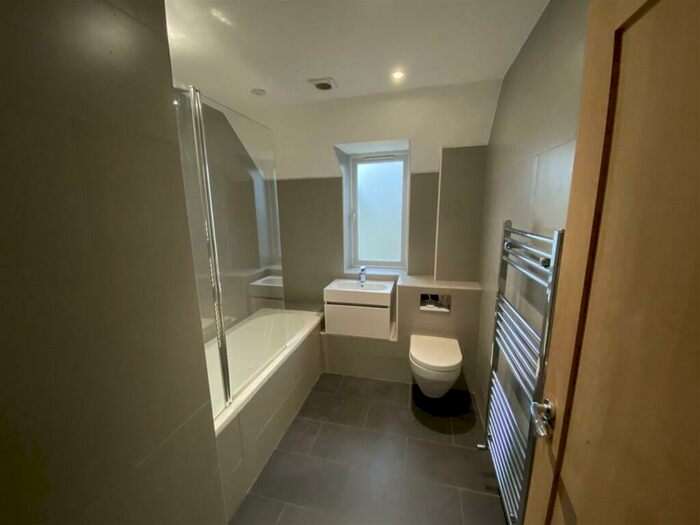 3 Bedroom Semi-Detached House To Rent In Manor Road, London, SE25