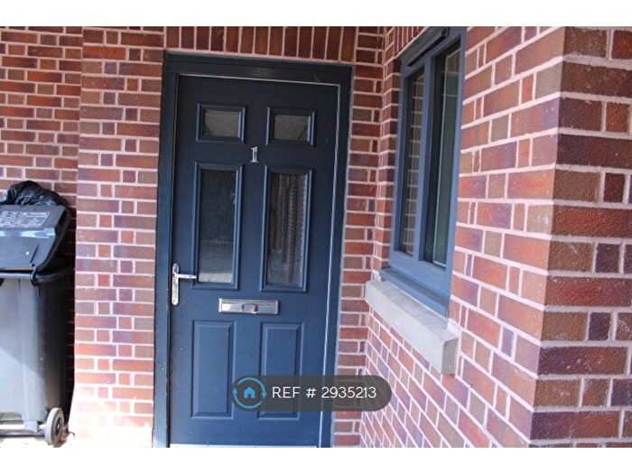 2 Bedroom Flat To Rent In Mill St, Crediton, EX17