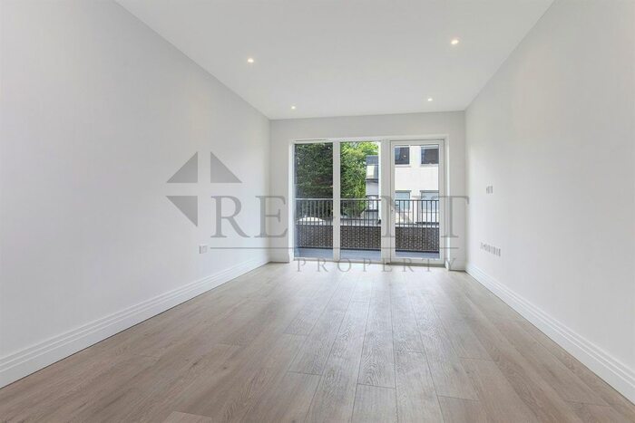 2 Bedroom Flat To Rent In Bogart House, Filmworks Walk, W5