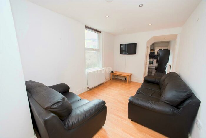 2 Bedroom Flat To Rent In Cheltenham Terrace, Heaton, Newcastle Upon Tyne, NE6