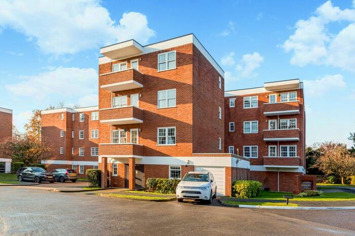 2 Bedroom Apartment To Rent In Bulstrode Court, Gerrards Cross, SL9