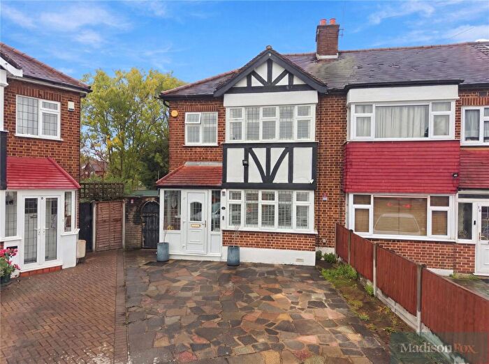 3 Bedroom Semi-Detached House To Rent In Buxton Close, Woodford Green, IG8
