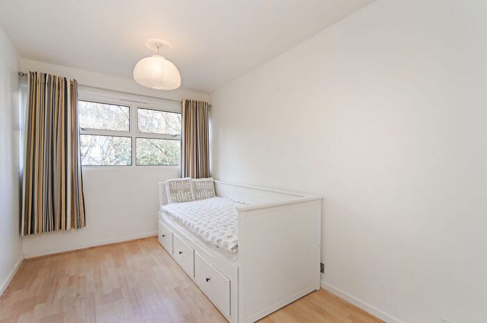 2 Bedroom Flat To Rent In Kendal Steps, London, W2