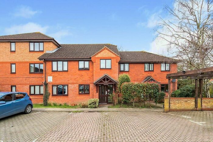 2 Bedroom Flat To Rent In Chartwell Gardens, Sutton, Surrey SM3