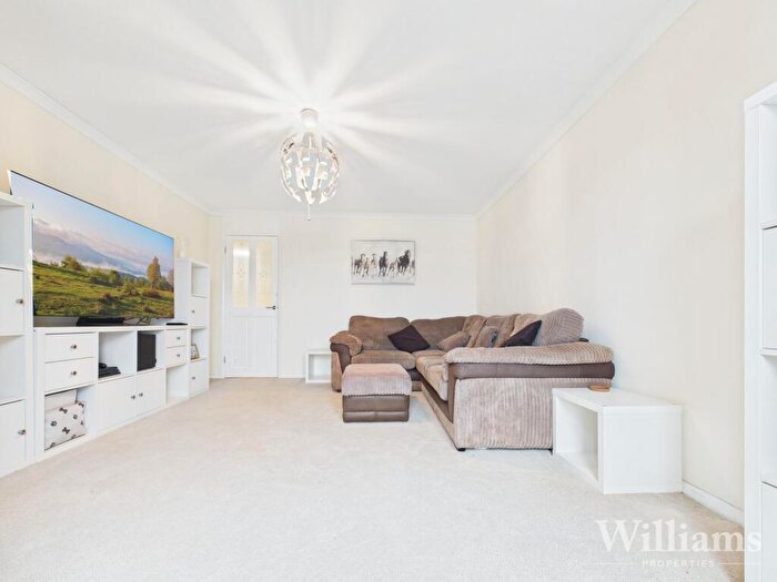 3 Bedroom Duplex For Sale In Hannon Road, Aylesbury, HP21