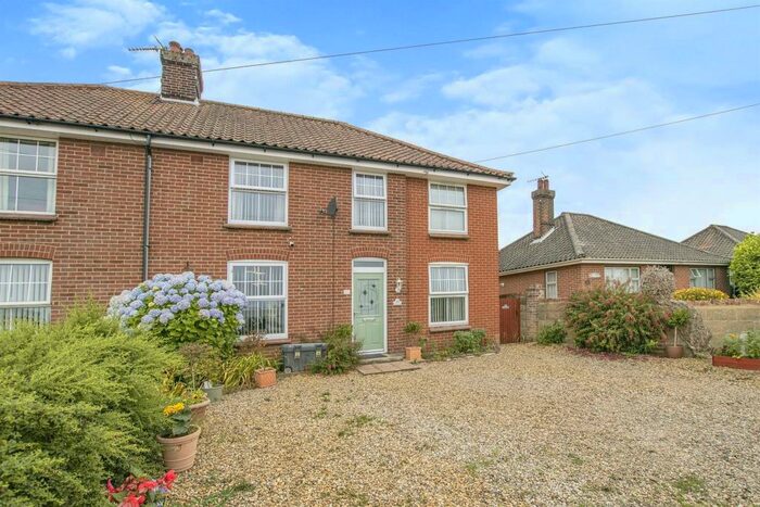 4 Bedroom Semi-Detached House For Sale In Bradfield Road, North Walsham, NR28