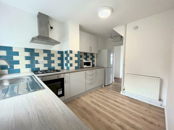 2 Bedroom House To Rent In Townhill Road, Mayhill, Swansea, SA1