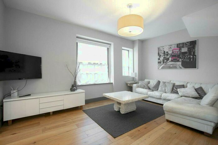 1 Bedroom Apartment To Rent In Southgate Road, Islington, London, N1