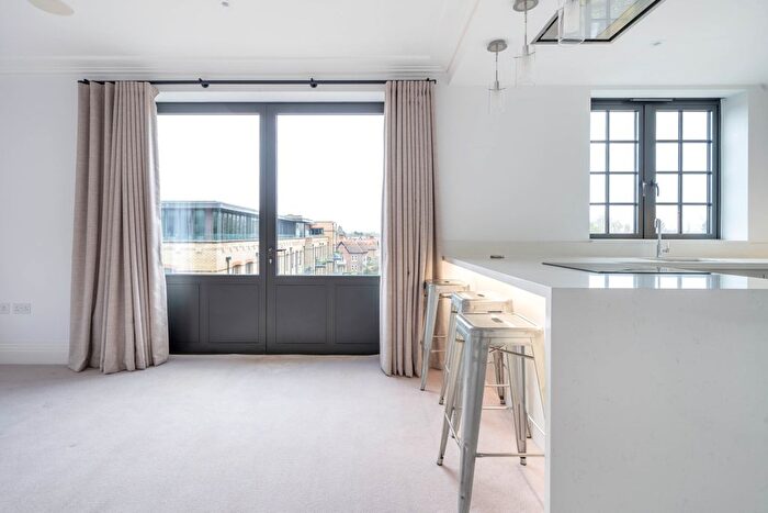 2 Bedroom Flat To Rent In Glen Island, Taplow, Maidenhead, SL6