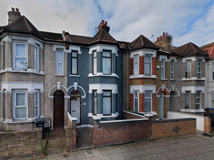 4 Bedroom Detached House To Rent In Green Lane, Ilford, IG1