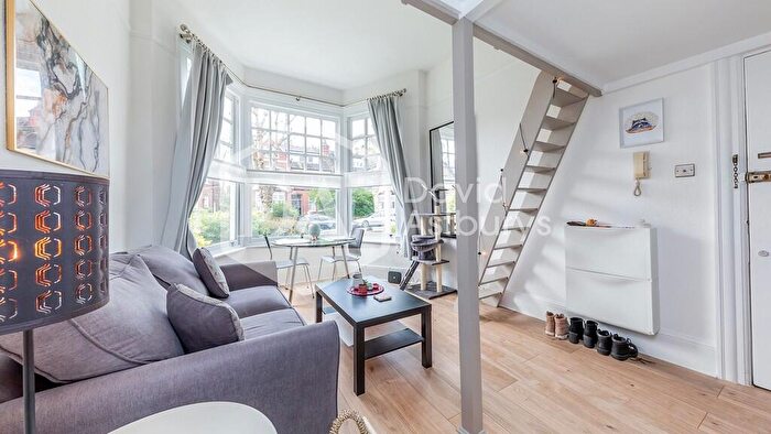 Apartment To Rent In Princes Avenue, Muswell Hill, London, N10