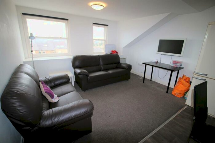 4 Bedroom Private Hall To Rent In Pitt Street, Lancaster, LA1